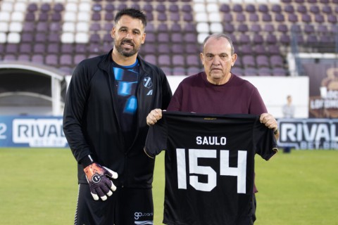 Saulo é homenageado pela Ferroviária em volta à Araraquara!